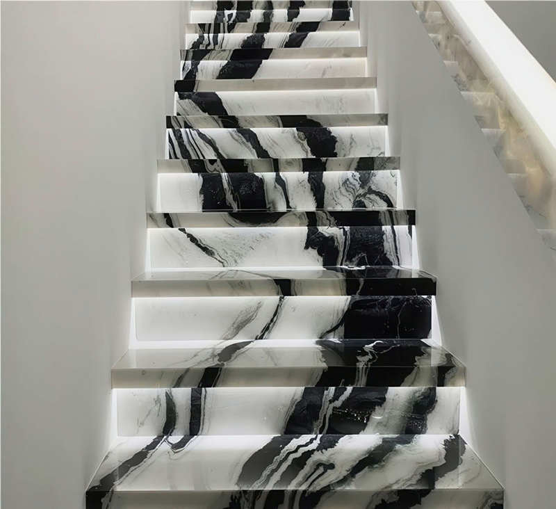 Ступени и лестница из черно-белого мрамора в Москве и Московской области